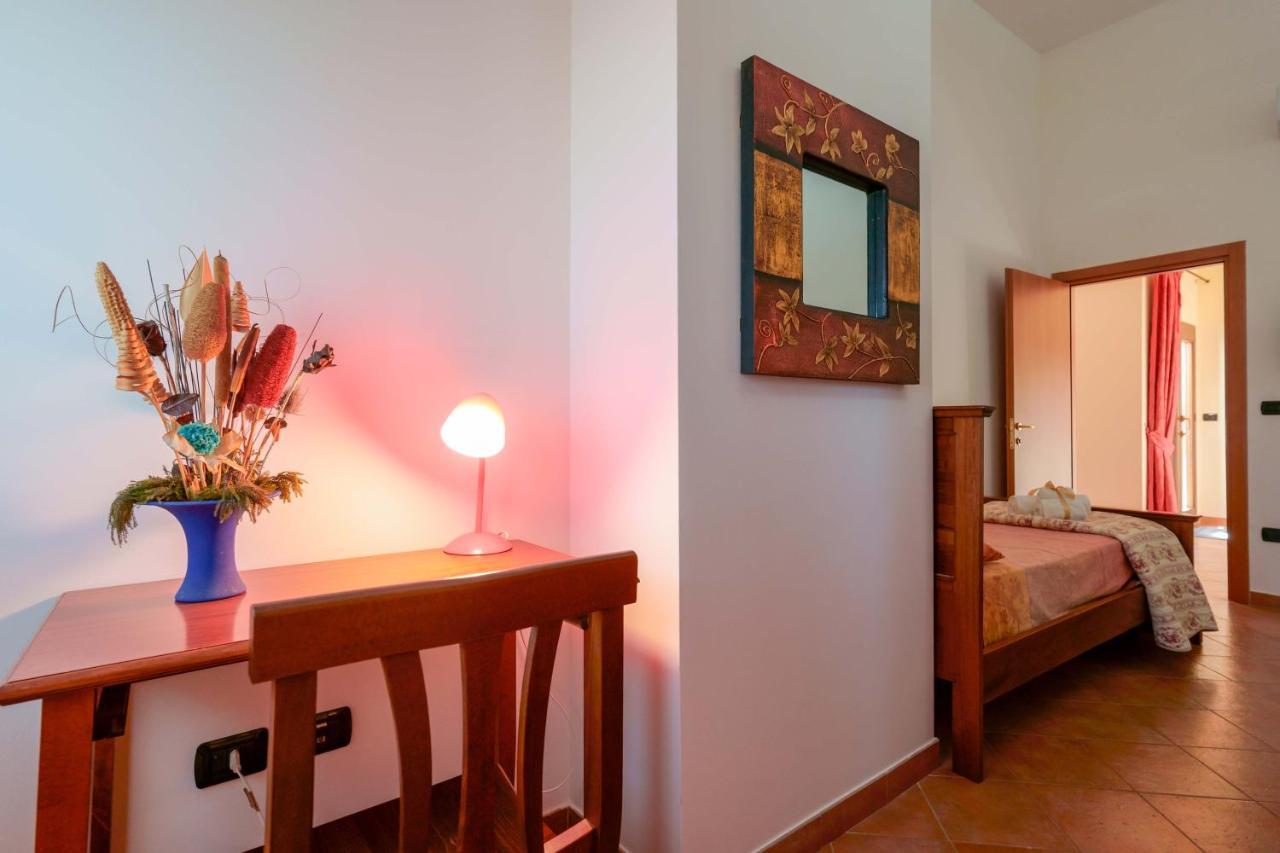 Bed And Breakfast Cairoli Exclusive Room San Pietro Vernotico Esterno foto