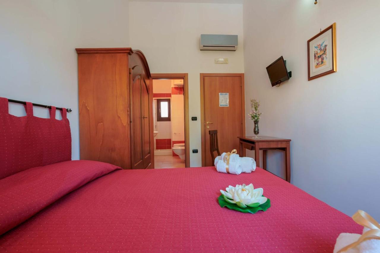 Bed And Breakfast Cairoli Exclusive Room San Pietro Vernotico Esterno foto