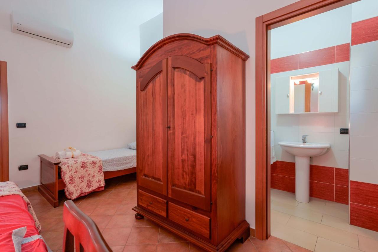 Bed And Breakfast Cairoli Exclusive Room San Pietro Vernotico Esterno foto