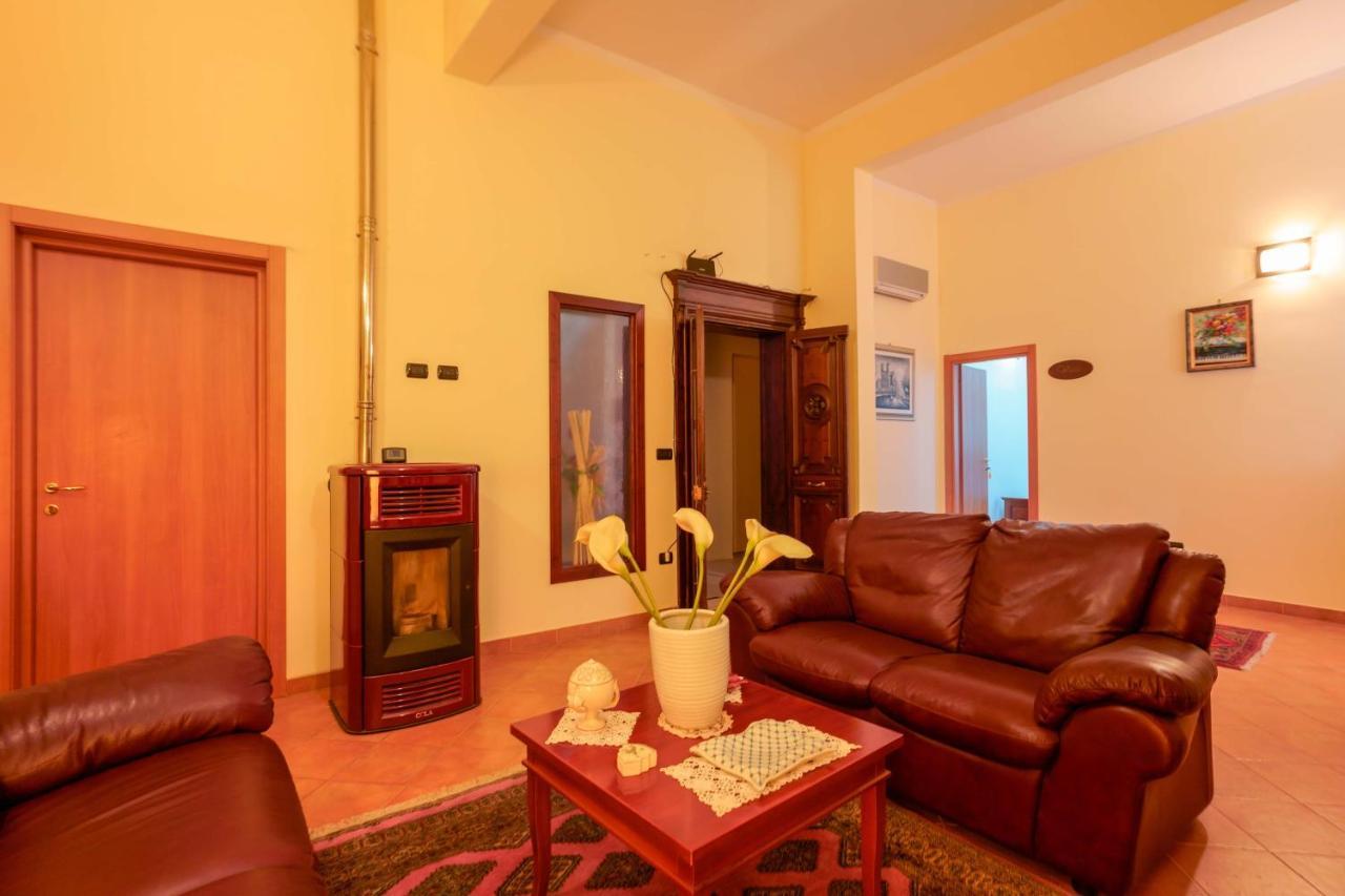 Bed And Breakfast Cairoli Exclusive Room San Pietro Vernotico Esterno foto