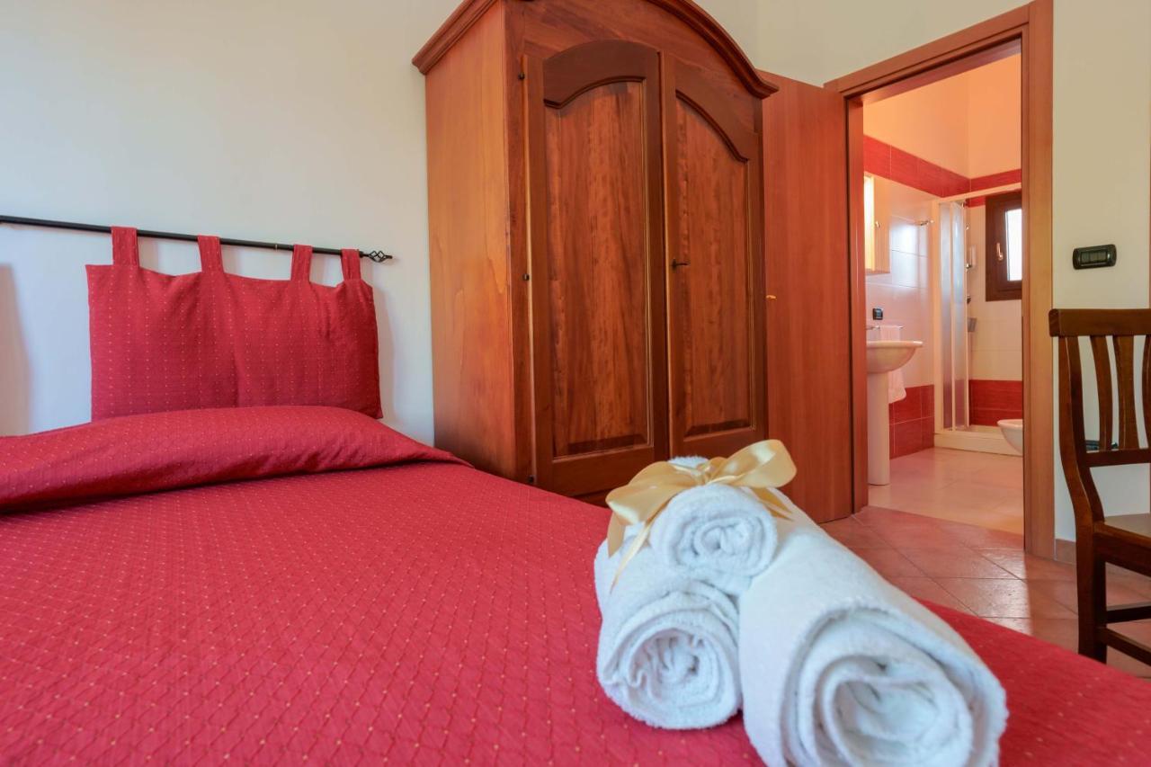 Bed And Breakfast Cairoli Exclusive Room San Pietro Vernotico Esterno foto