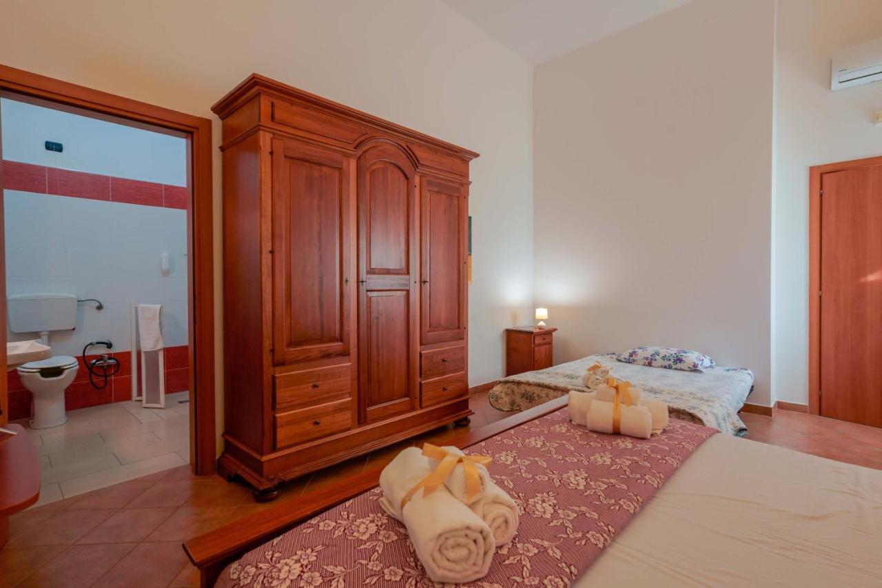 Bed And Breakfast Cairoli Exclusive Room San Pietro Vernotico Esterno foto