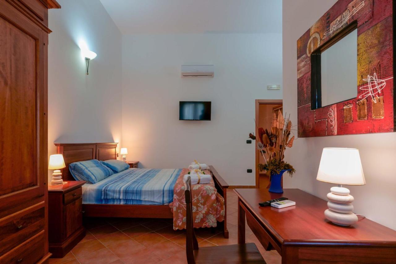 Bed And Breakfast Cairoli Exclusive Room San Pietro Vernotico Esterno foto