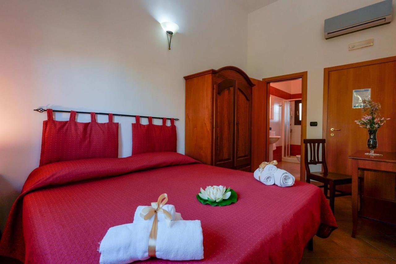 Bed And Breakfast Cairoli Exclusive Room San Pietro Vernotico Esterno foto