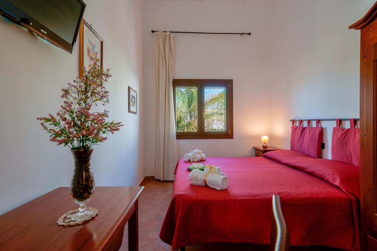 Bed And Breakfast Cairoli Exclusive Room San Pietro Vernotico Esterno foto