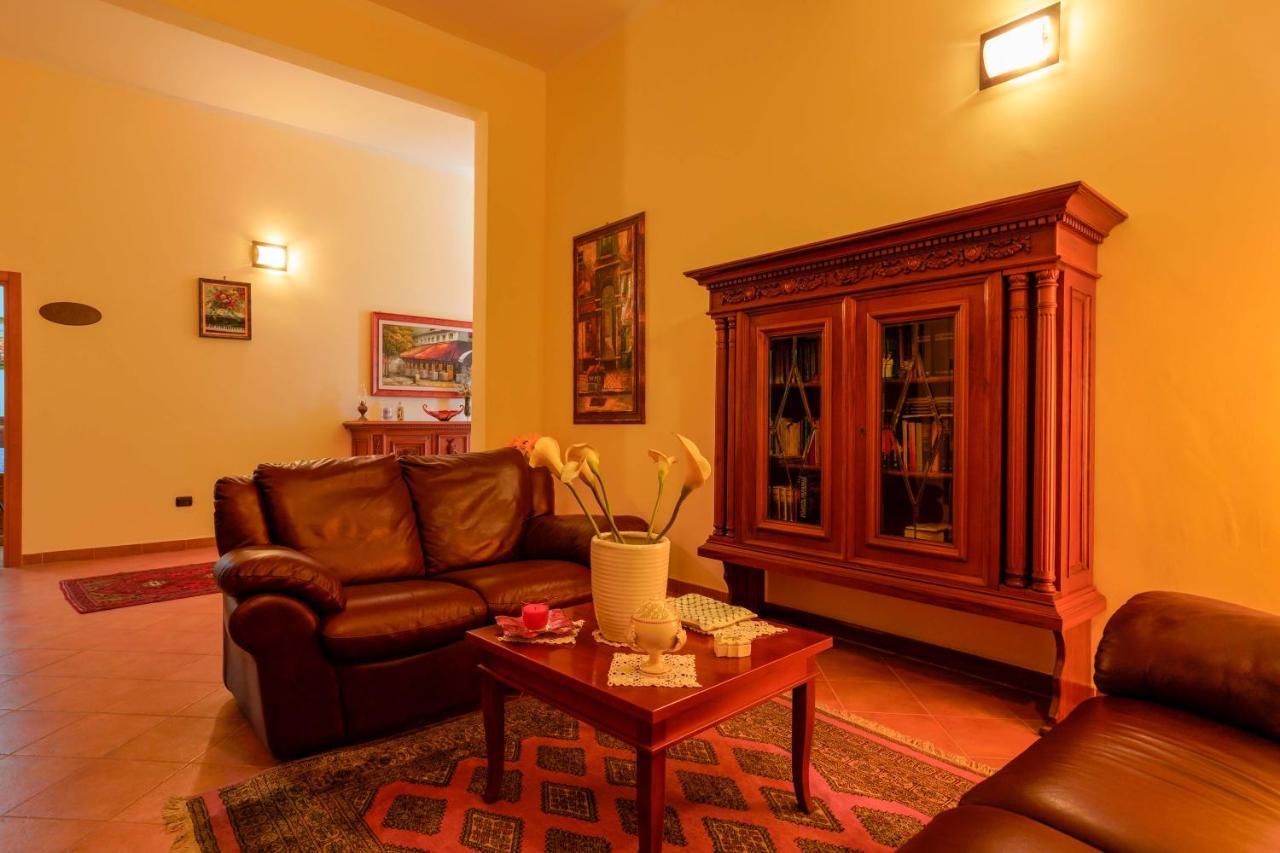 Bed And Breakfast Cairoli Exclusive Room San Pietro Vernotico Esterno foto